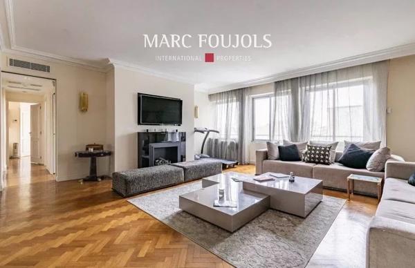Paris 8 Saint Philippe du Roule : appartement de 130 m² au 6ème étage avec vue dégagée