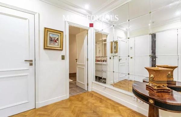 Paris 8 Saint Philippe du Roule : appartement de 130 m² au 6ème étage avec vue dégagée