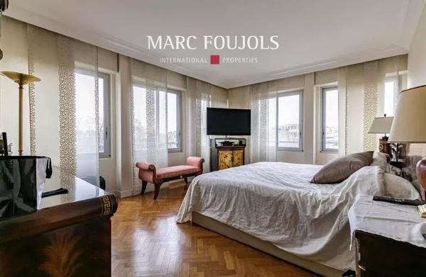 Paris 8 Saint Philippe du Roule : appartement de 130 m² au 6ème étage avec vue dégagée