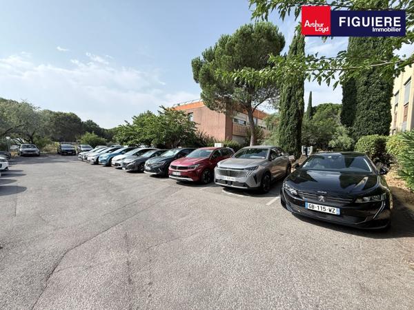 RARE A LA VENTE ET A LA LOCATION - IMMEUBLE INDEPENDANT DE BUREAUX - VITROLLES