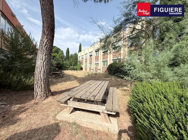RARE A LA VENTE ET A LA LOCATION - IMMEUBLE INDEPENDANT DE BUREAUX - VITROLLES