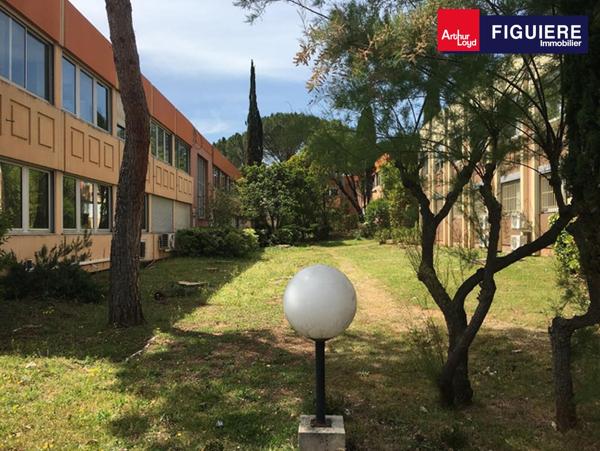 RARE A LA VENTE ET A LA LOCATION - IMMEUBLE INDEPENDANT DE BUREAUX - VITROLLES