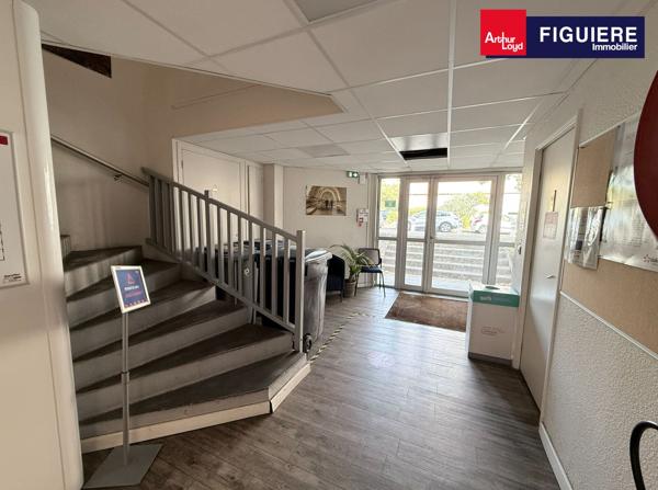 RARE A LA VENTE ET A LA LOCATION - IMMEUBLE INDEPENDANT DE BUREAUX - VITROLLES