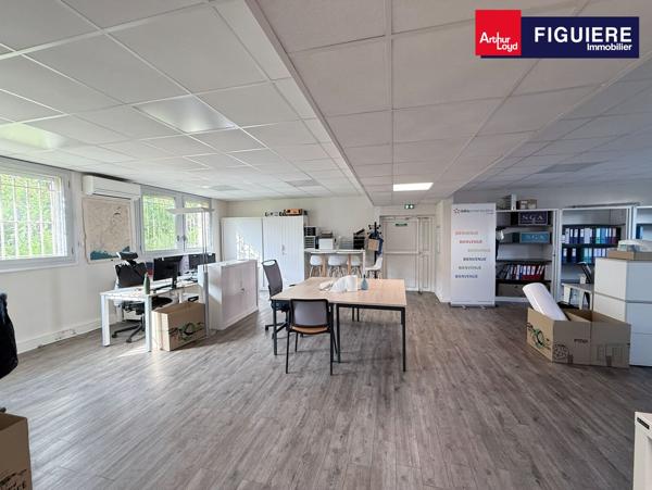RARE A LA VENTE ET A LA LOCATION - IMMEUBLE INDEPENDANT DE BUREAUX - VITROLLES