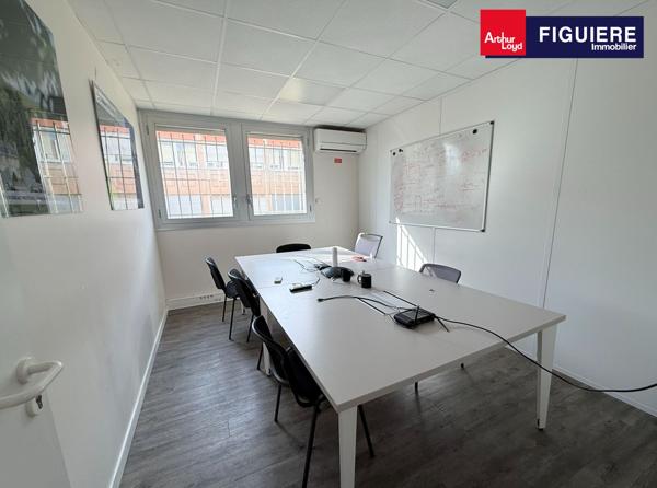 RARE A LA VENTE ET A LA LOCATION - IMMEUBLE INDEPENDANT DE BUREAUX - VITROLLES