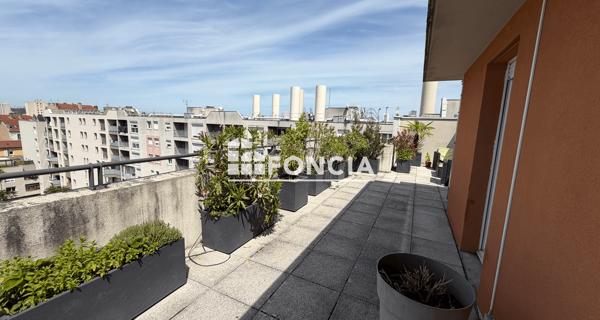 Location Appartement 5 pièces 96.85 m² - Villeurbanne 69100