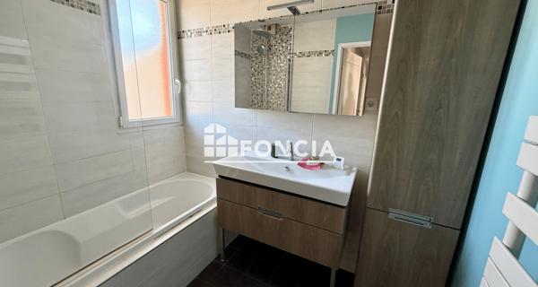 Location Appartement 5 pièces 96.85 m² - Villeurbanne 69100