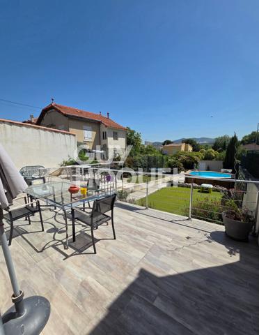 Marseille/Verduron , Bas de villa T3 de 77m² avec jardin, terrasse, piscine et garage
