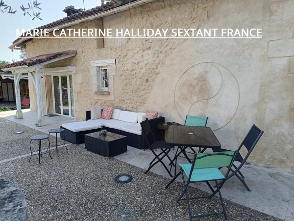 Ancienne ferme rénovée avec 2 gîtes sur 6 700 m² à Saint-Astier (24110)