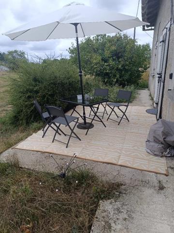 Ancienne ferme rénovée avec 2 gîtes sur 6 700 m² à Saint-Astier (24110)