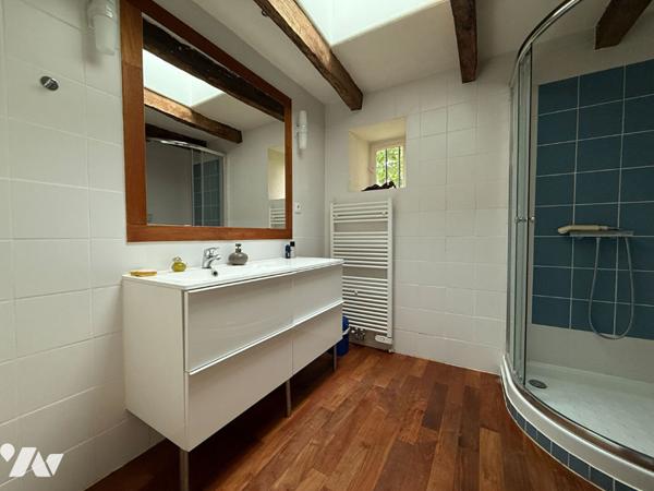 Maison ancienne rénovée avec dépendances et parc de 3800m²