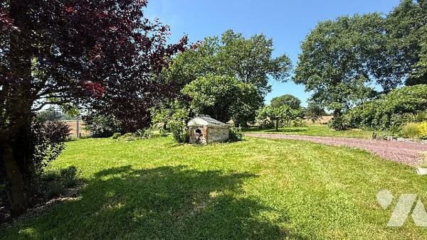 Maison ancienne rénovée avec dépendances et parc de 3800m²