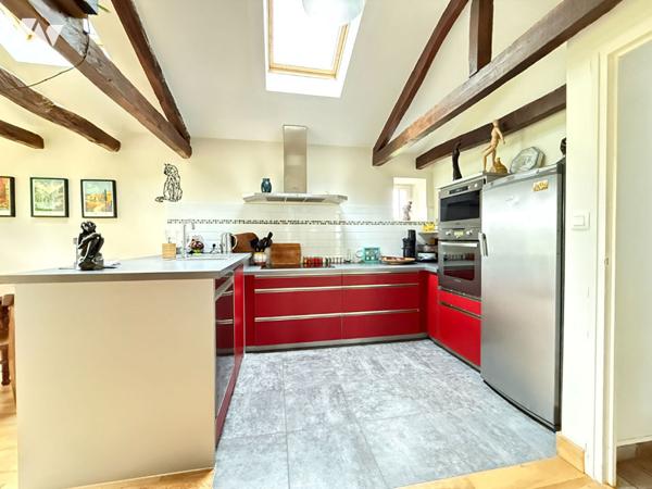 Maison ancienne rénovée avec dépendances et parc de 3800m²