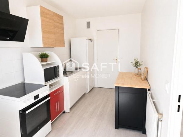 Laissez-vous séduire par ce lumineux 3 pièces traversant avec balcon plein sud, idéalement situé au cœur du quartier recherché de La Folie-Couvrechef.