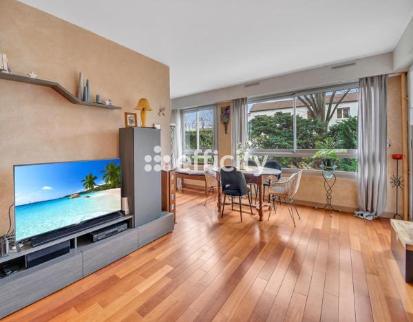 Appartement
         4 pièces
        - 90 m² 690 000 € *