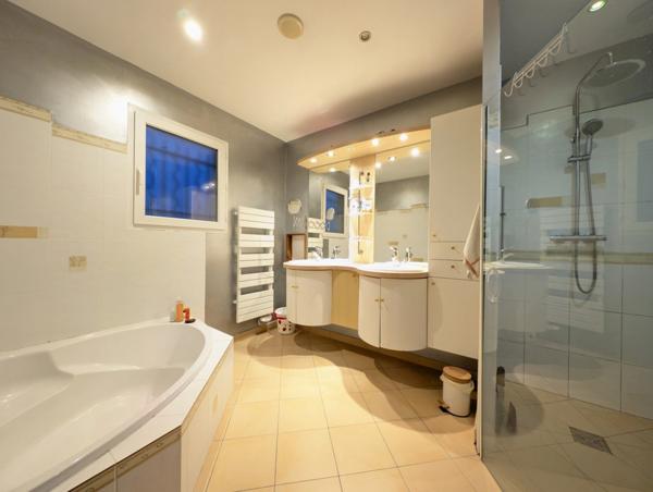 Maison à vendre 8 pièces COMMELLE VERNAY (42)