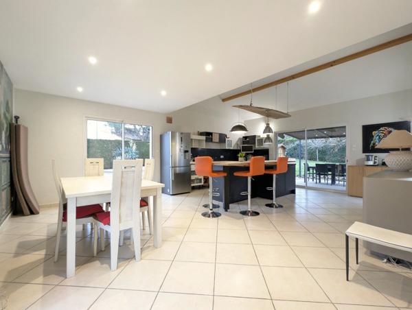 Maison à vendre 8 pièces COMMELLE VERNAY (42)