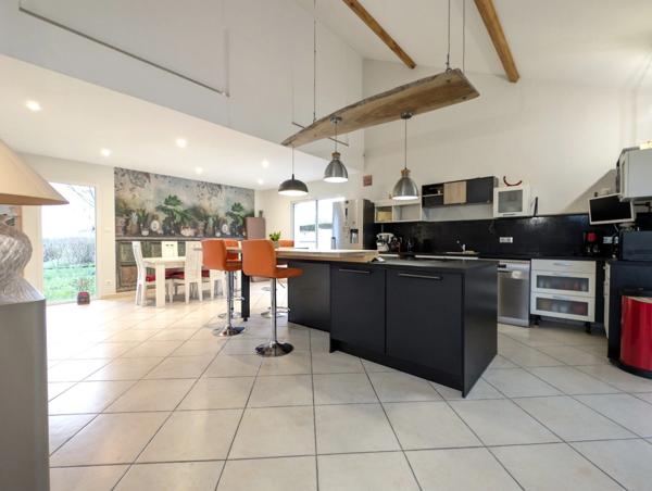 Maison à vendre 8 pièces COMMELLE VERNAY (42)