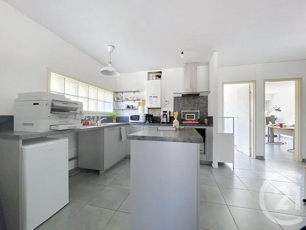 Appartement F4 à vendre  4 pièces - 92,75 m 2   BAGNOLS SUR CEZE  - 30
