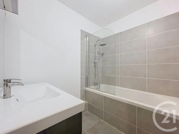 Appartement F4 à vendre  4 pièces - 92,75 m 2   BAGNOLS SUR CEZE  - 30