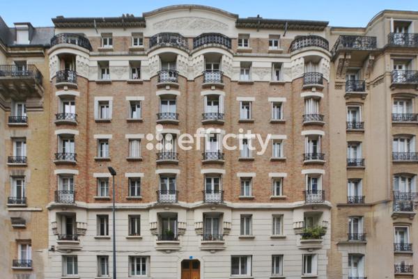 Appartement
         2 pièces
        - 36 m² 270 000 € *