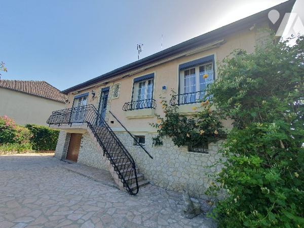 Pavillon dans le bourg de Cherreau 5 chambres