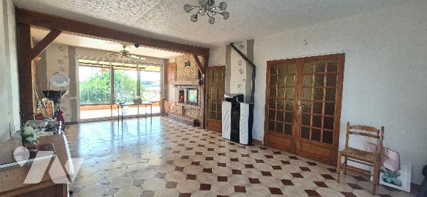 Pavillon dans le bourg de Cherreau 5 chambres