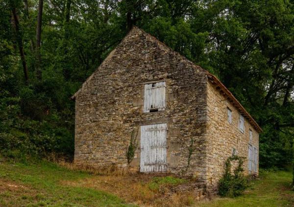 Gîtes chambres d'hôtes - Cazals Secteur Cazals, au calme, Magnifique propriété de caractère avec gîte, piscine, étang et dépendances sur 4,7 hectares.