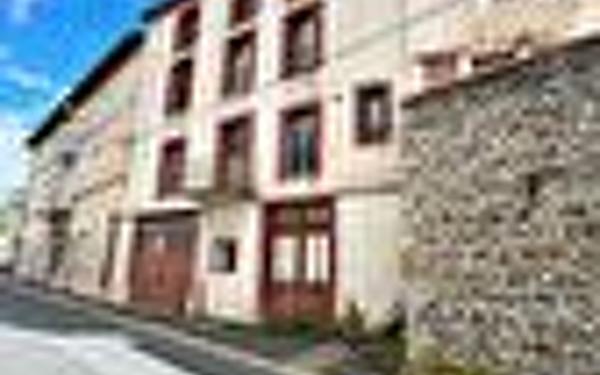 Immeuble à vendre    2 pièces •  Saint-Just-en-Chevalet