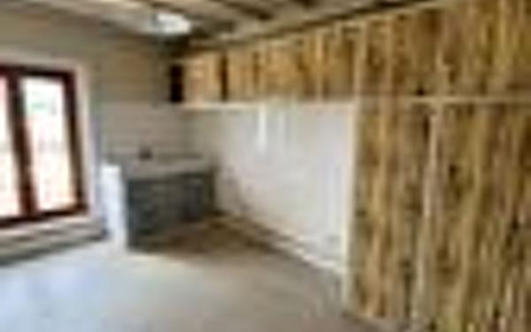 Immeuble à vendre    2 pièces •  Saint-Just-en-Chevalet