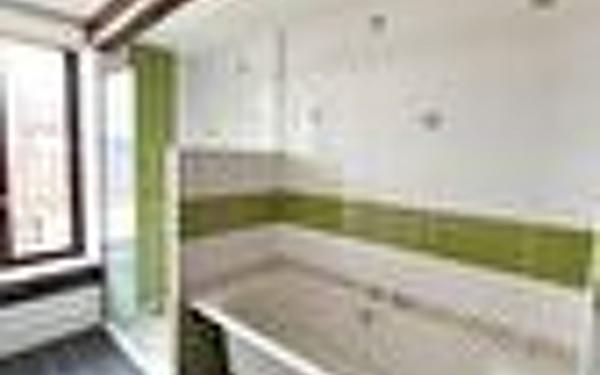 Immeuble à vendre    2 pièces •  Saint-Just-en-Chevalet