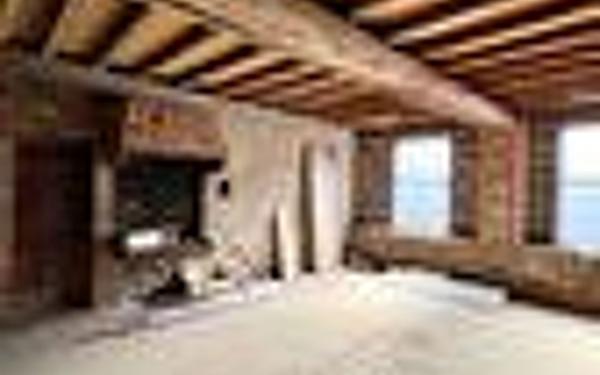 Immeuble à vendre    2 pièces •  Saint-Just-en-Chevalet