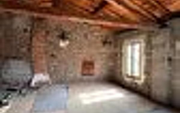 Immeuble à vendre    2 pièces •  Saint-Just-en-Chevalet