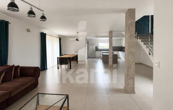 Maison de 201 m²