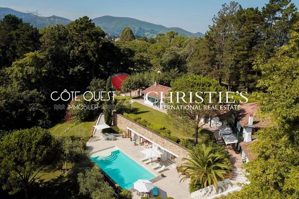 À vendre Urrugne - Propriété vue panoramique avec piscine
