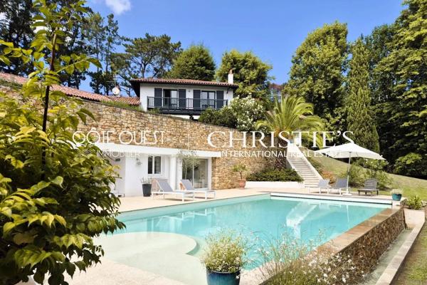 À vendre Urrugne - Propriété vue panoramique avec piscine