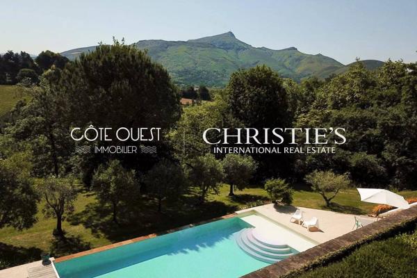 À vendre Urrugne - Propriété vue panoramique avec piscine