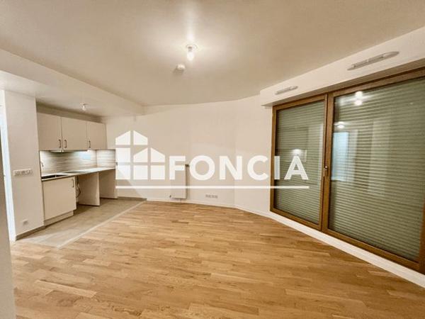 Location Studio 29.6 m² - 3 rue Saint-Charles Versailles 78000