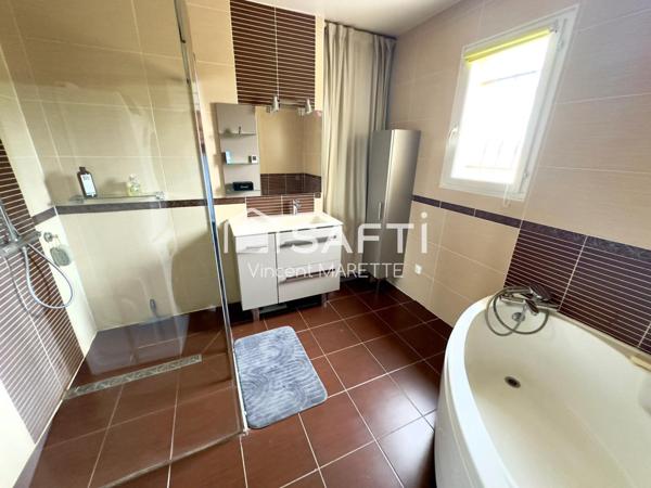 Maison familiale avec jardin, garage et confort moderne