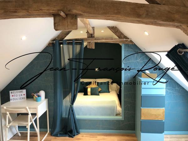 A trois kilomètres du centre de Tessy sur Vire, charmante maison en pierres rénovée d'une surface de 175 m² !!!