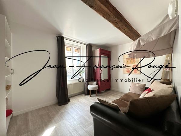 A trois kilomètres du centre de Tessy sur Vire, charmante maison en pierres rénovée d'une surface de 175 m² !!!