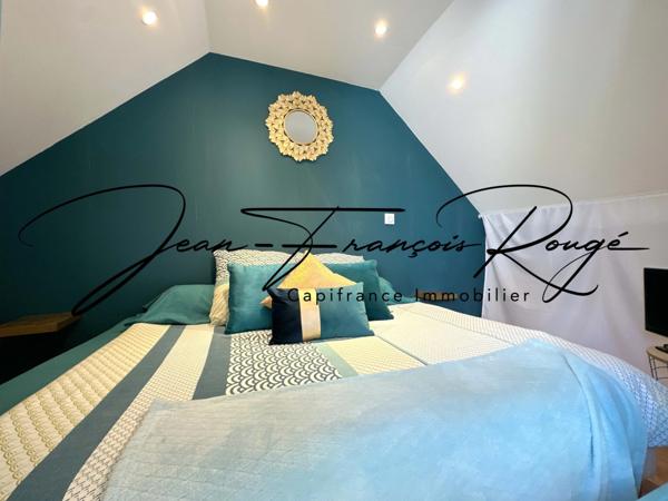 A trois kilomètres du centre de Tessy sur Vire, charmante maison en pierres rénovée d'une surface de 175 m² !!!