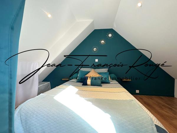 A trois kilomètres du centre de Tessy sur Vire, charmante maison en pierres rénovée d'une surface de 175 m² !!!