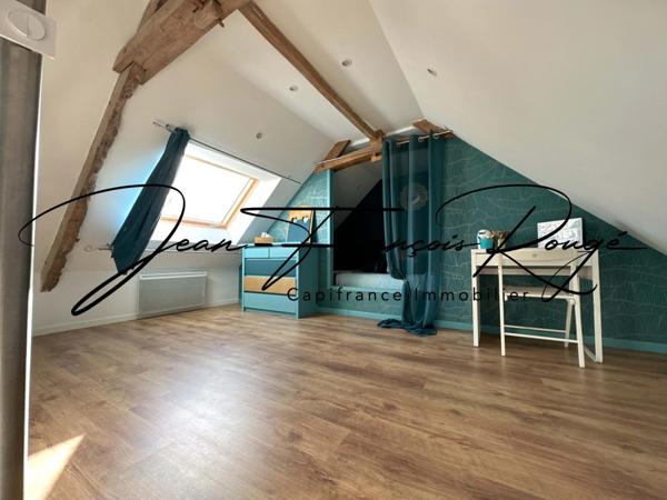 A trois kilomètres du centre de Tessy sur Vire, charmante maison en pierres rénovée d'une surface de 175 m² !!!