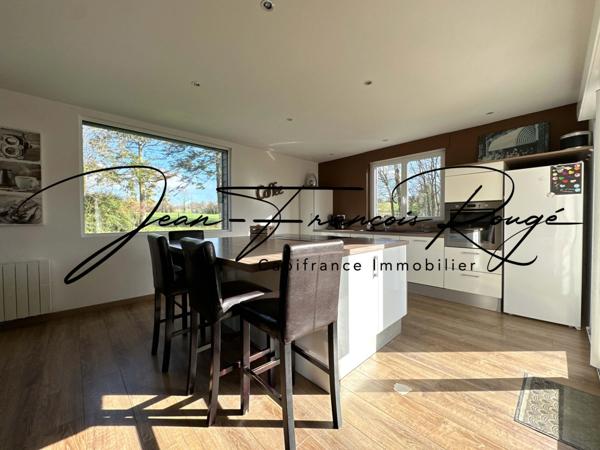 A trois kilomètres du centre de Tessy sur Vire, charmante maison en pierres rénovée d'une surface de 175 m² !!!