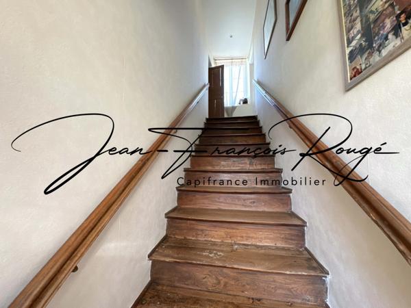 A trois kilomètres du centre de Tessy sur Vire, charmante maison en pierres rénovée d'une surface de 175 m² !!!