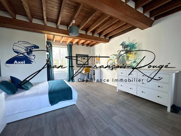 A trois kilomètres du centre de Tessy sur Vire, charmante maison en pierres rénovée d'une surface de 175 m² !!!