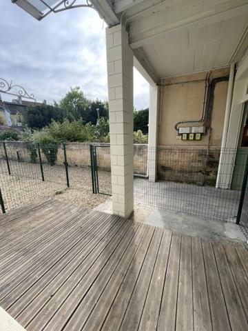 T2 EN PIERRE AVEC TERRASSE - BORDEAUX CENTRE
