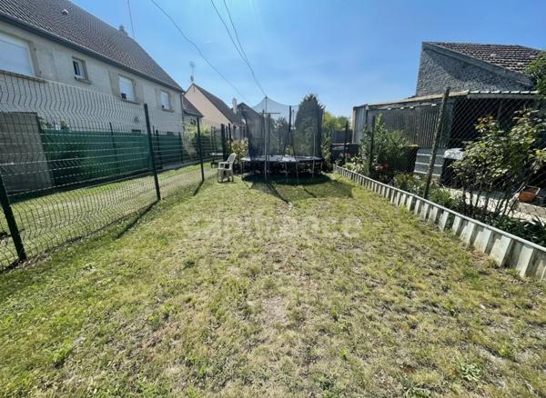 MAISON 3 A 4 CHAMBRES ET JARDIN