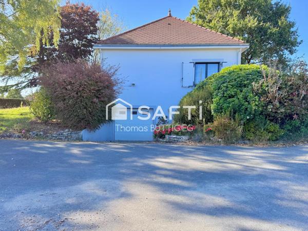 Maison 3 chambres, bureau, garage et jardin.